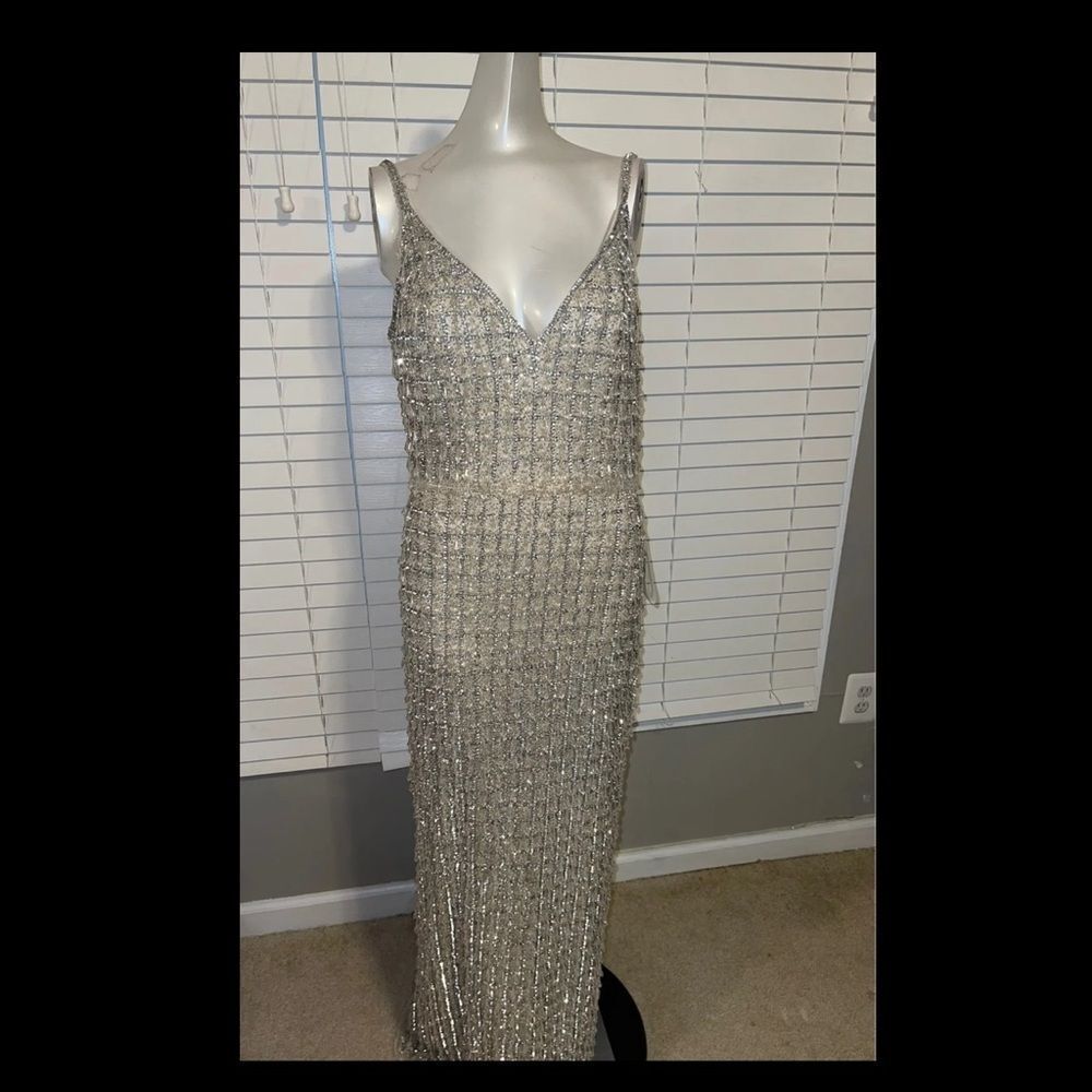 MAC DUGGAL GEOMETRIC EMBELLISHED CRYSTAL DROP V-NECK GOWN SZ 2 $598 - Picture 7 of 9